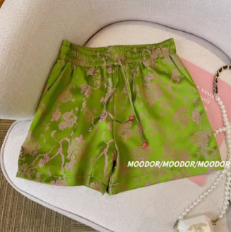 Limiguyue Summer Soft Satin Jacquard Shorts Women Vintage Bead Lace up Elastic Waist Trousers Loose Wide Leg Shorts Runway E949